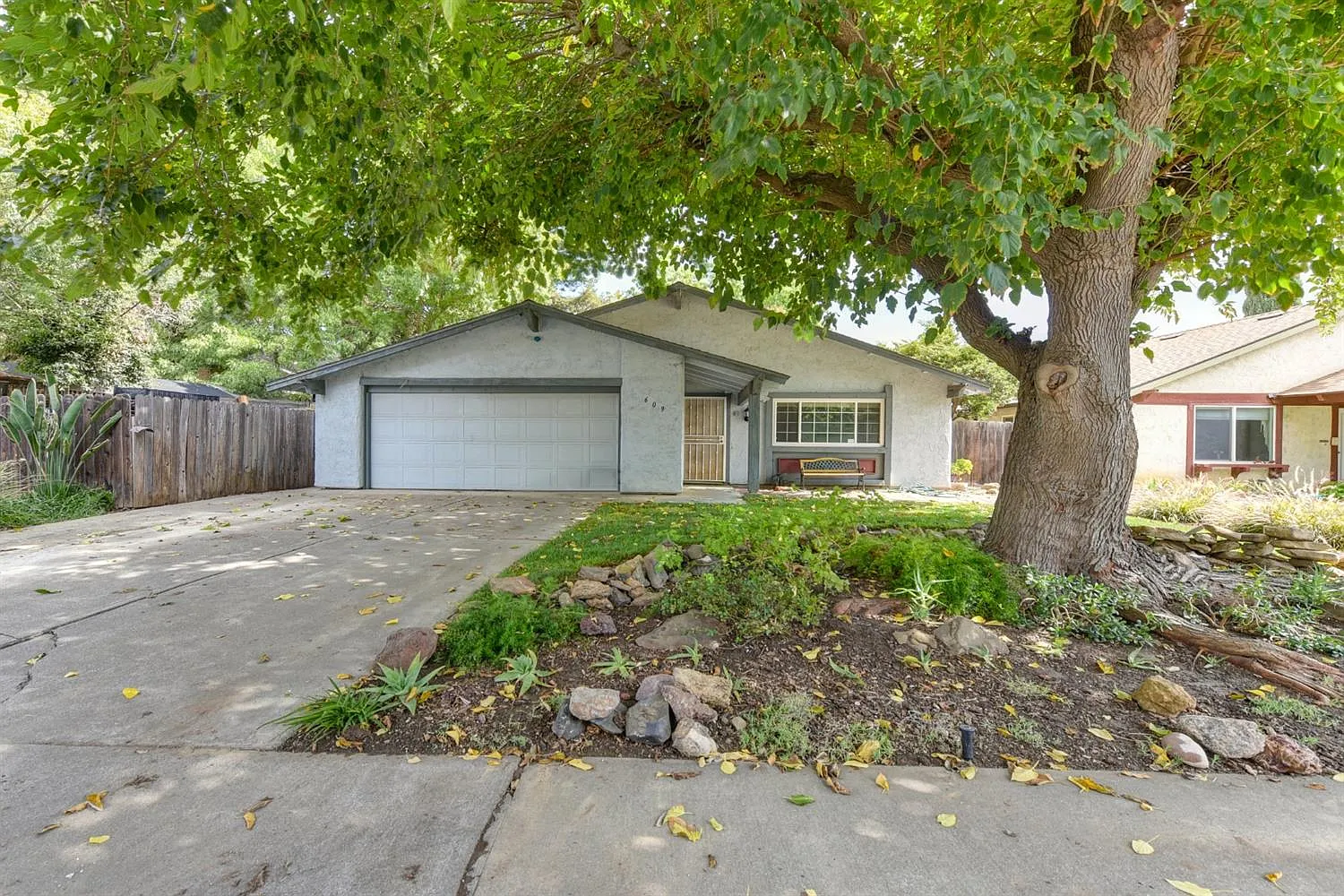 609 Becket Ln photo 1