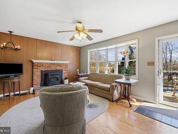 5th image of 2019 Valley Rd