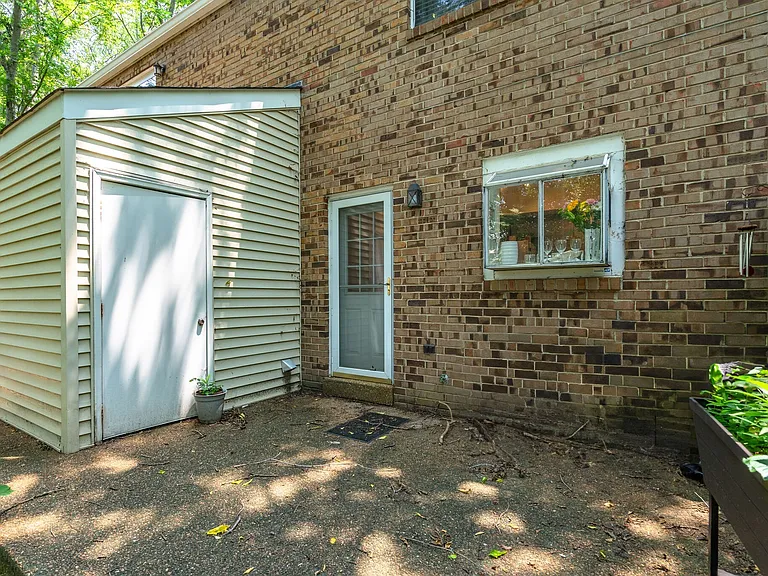 114 Brattlesboro Dr — Photo 28