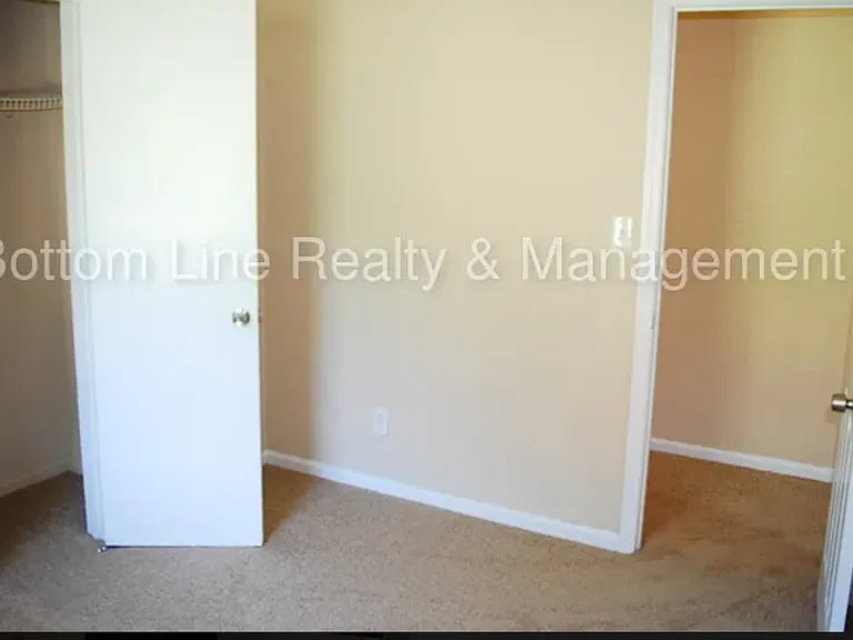 1054 Mountain Crest Dr — Photo 8
