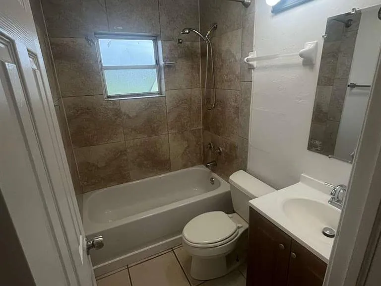 1427 Markland Ave — Photo 5