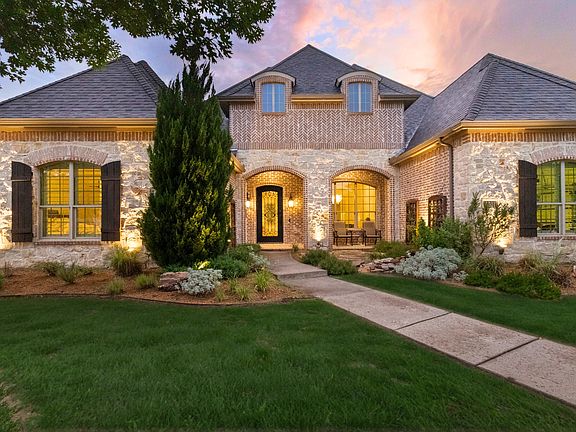 4th image of 1831 Sand Creek Dr