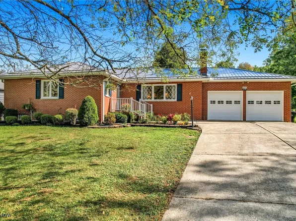 3275 Beechwood Dr, Hubbard, OH 44425