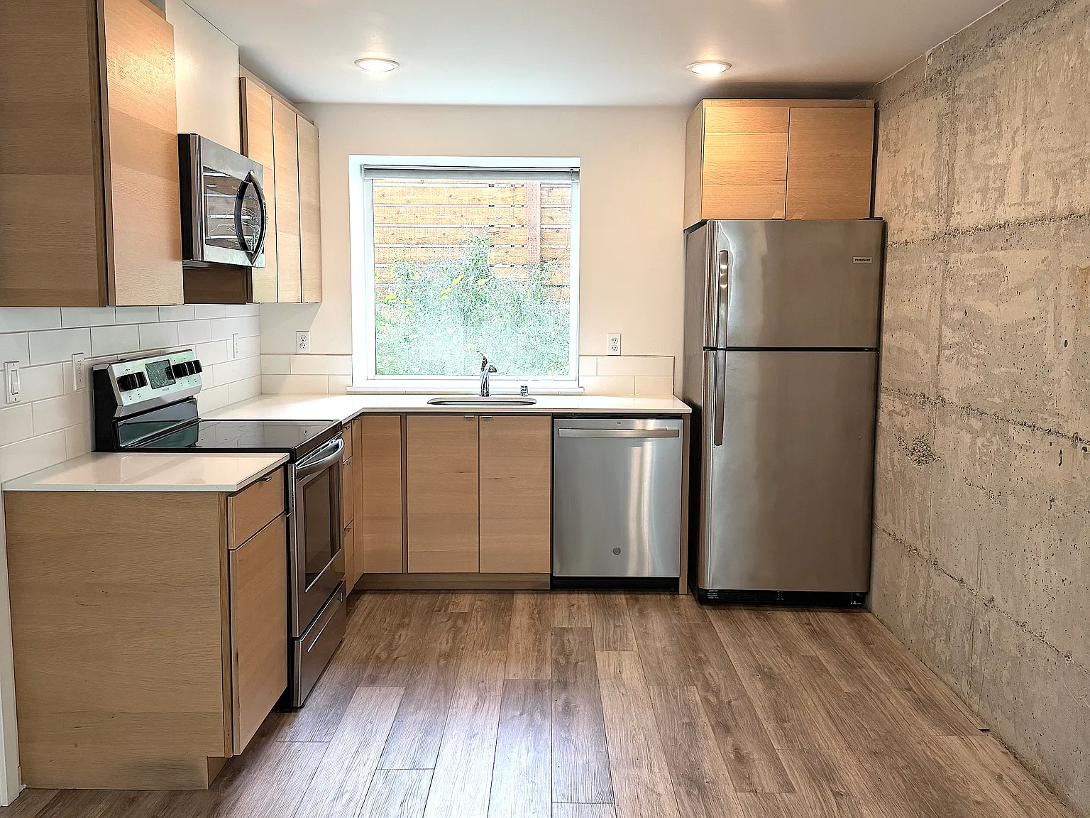 1 bed, 1.5 bath, 775 sqft, $2,400 — Photo 3
