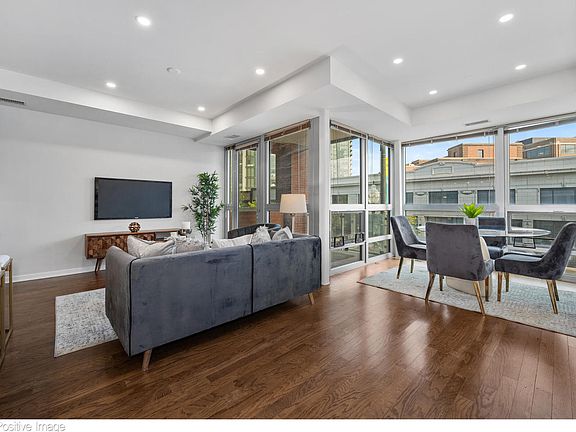 4th image of 744 W Fullerton Ave APT 204