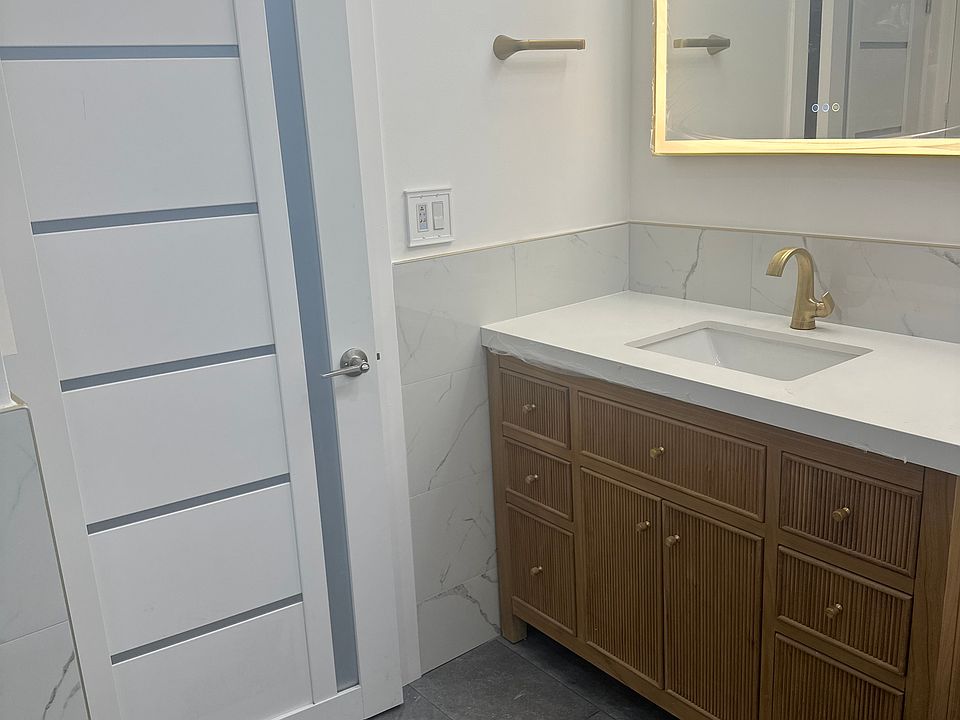 State of the art Bathroom, imported doors from Italy