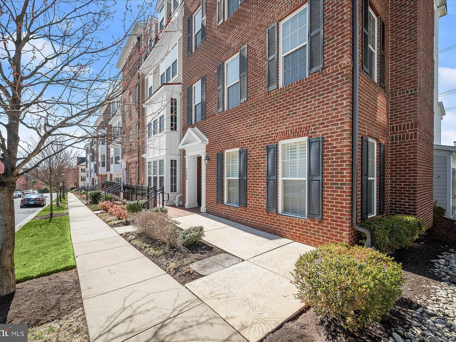 3 bed, 2130 sqft, $3,400 — Photo 3