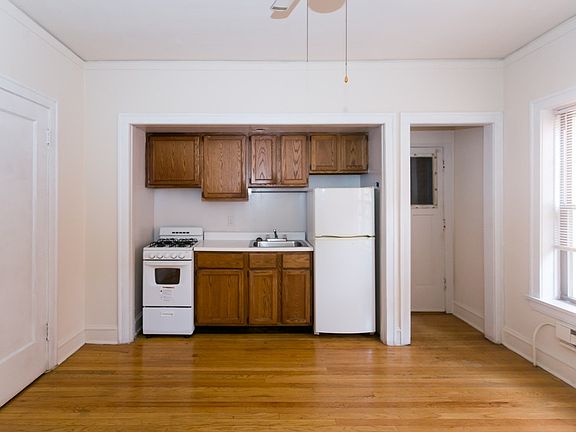 3rd image of 1309.5 Oak Ave #M00r