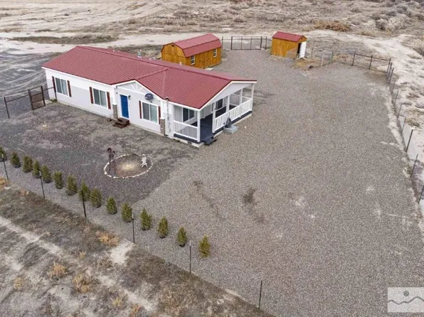 98 River Banks Ct, Lovelock, NV 89419