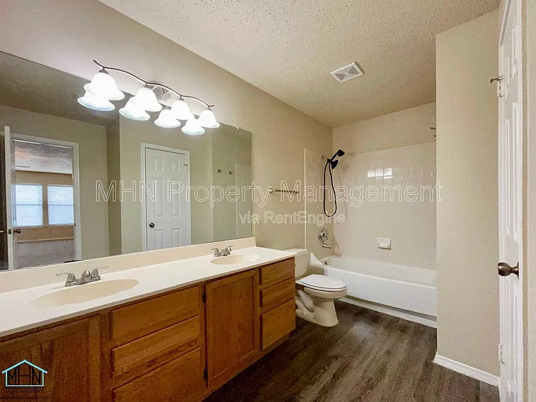 8143 Chestnut Manor Dr — Photo 25
