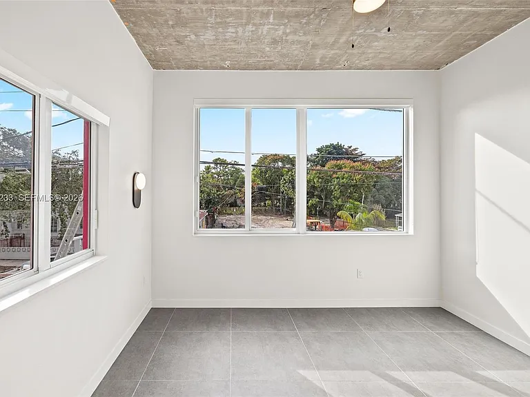 315 NW 32nd St #101 — Photo 14