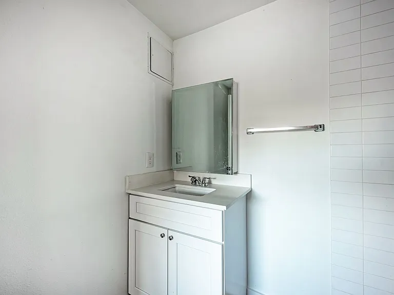 306 E 30th St #108 — Photo 10