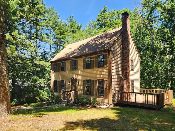 15 Daisy Dr, Walpole, MA 02081