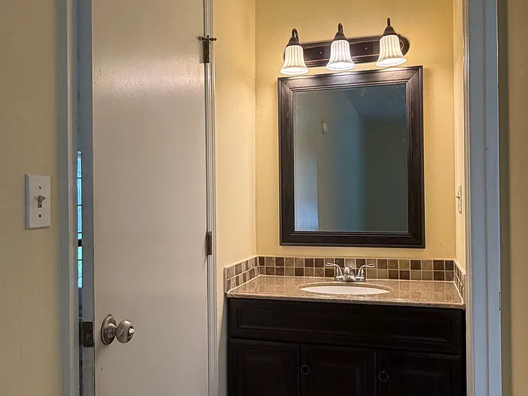 403 Meadowbrook Dr — Photo 11