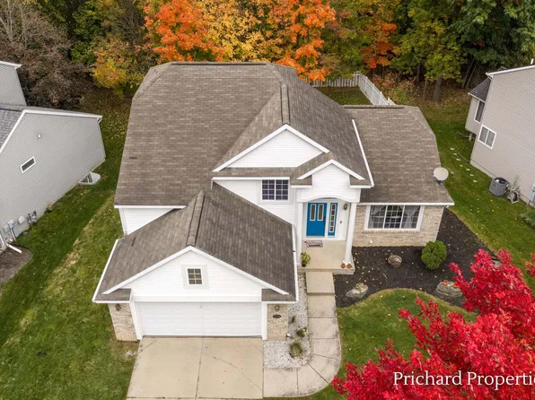 5715 W Grove Dr SE, Kentwood, MI 49512