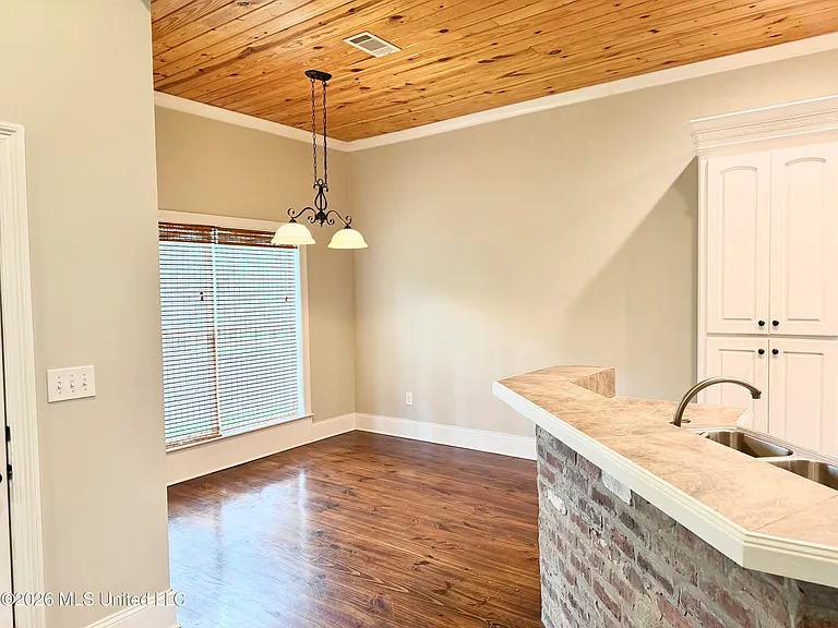 132 Hartfield Dr — Photo 6