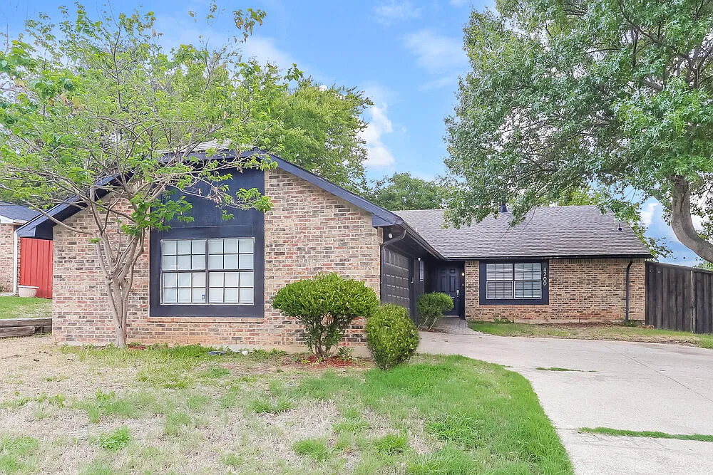 5 bed, 2.0 bath, 1782 sqft, $2,405 — Photo 3