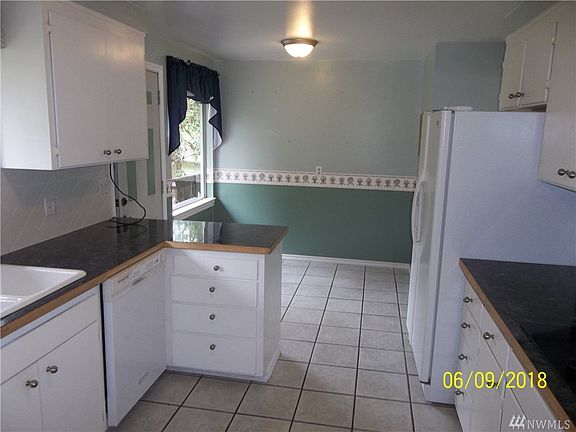 4th image of 7320 194th Pl SW