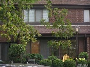 11 Squirrel, North Hills, NY 11576