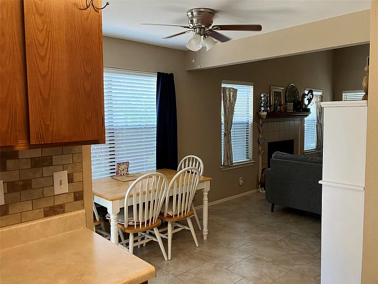 904 Cottonwood Cv — Photo 9