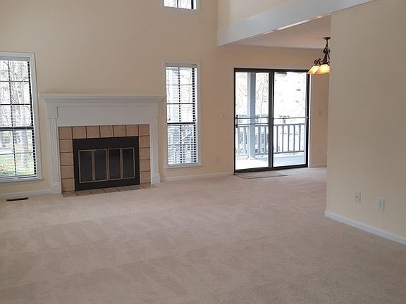 3rd image of 491 Creekwalk Cir