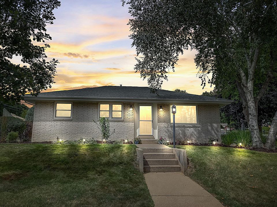 1st image of 11606 W Gilbert Ave