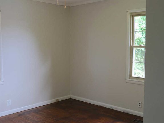 5th image of 100 Fairdale Ln
