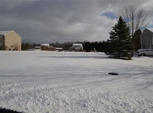 37 Kemp Dr, Macedon, NY 14502
