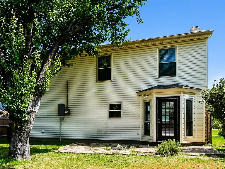 511 Rosewood Ln — Photo 17