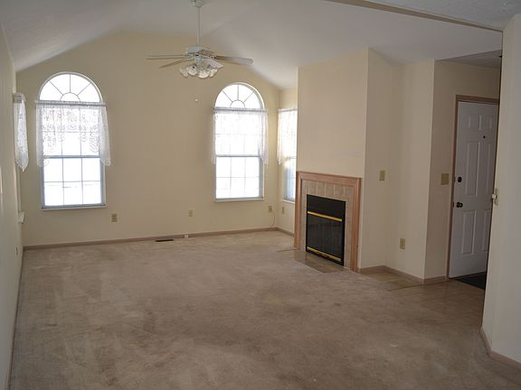 4th image of 227 Stonegate Blvd