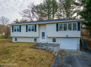 8 Cross St, Castleton, NY 12033