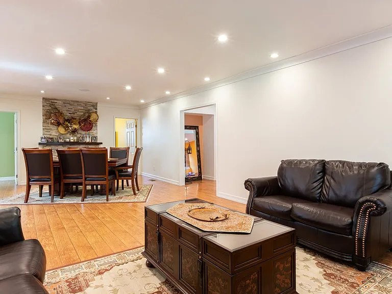 336 W Lexington Dr — Photo 4