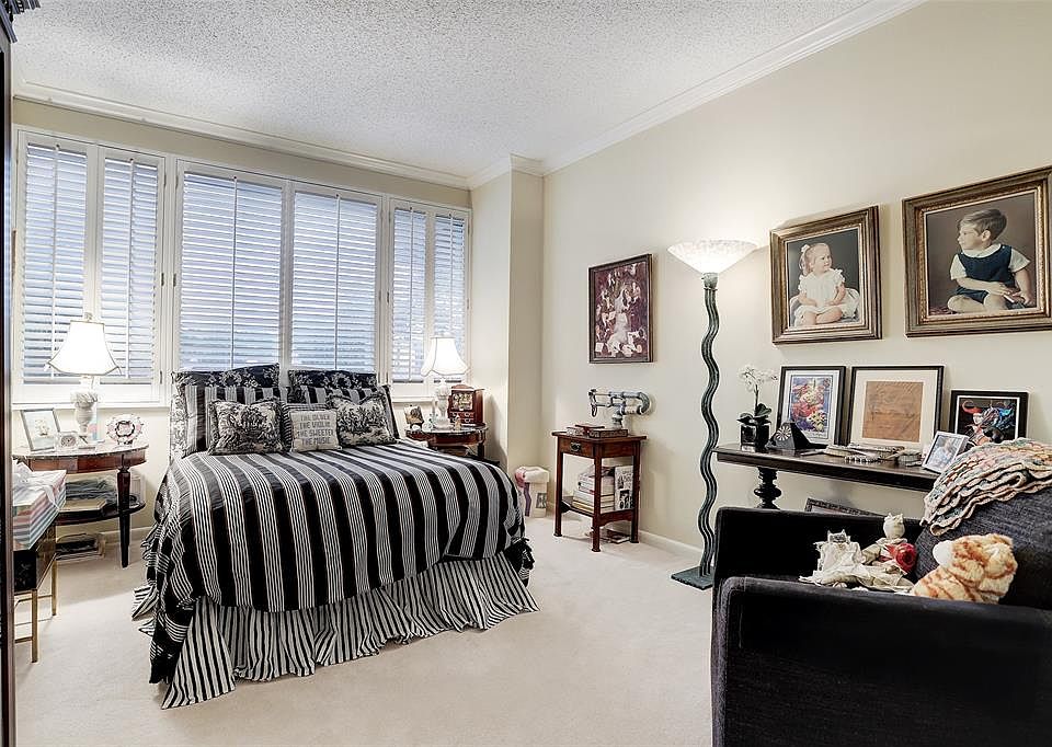 1st image of 49 Briar Hollow Ln Unit 204