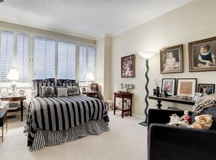 49 Briar Hollow Ln UNIT 204, Houston, TX 77027