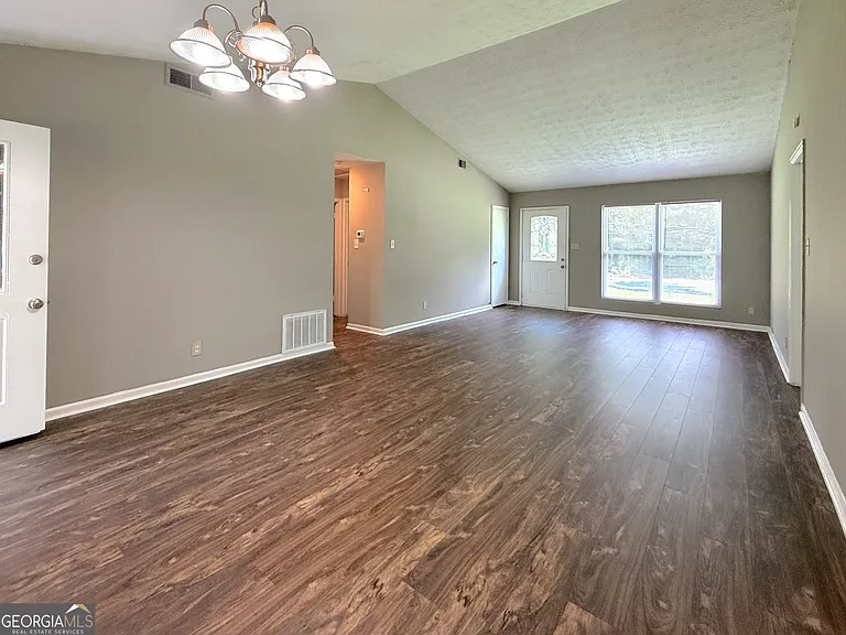 813 Post Oak Cir — Photo 8
