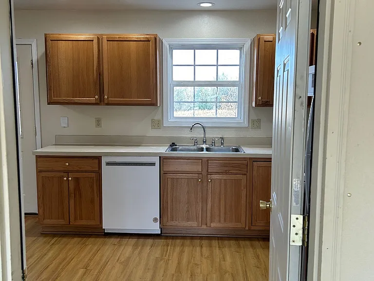 6888 Boston Dr — Photo 6
