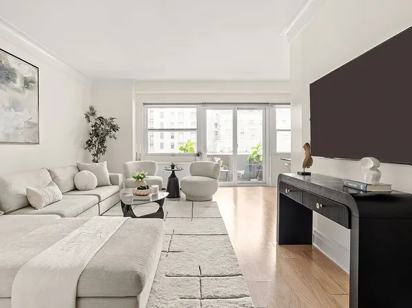 58 W 58th St APT 16A, New York, NY 10019