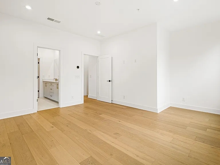 230 New St #1304 — Photo 18
