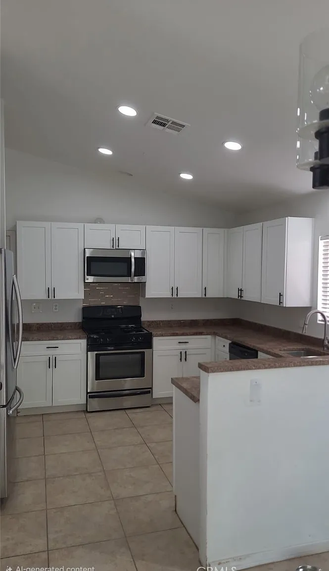 3 bed, 1320 sqft, $1,800 — Photo 2