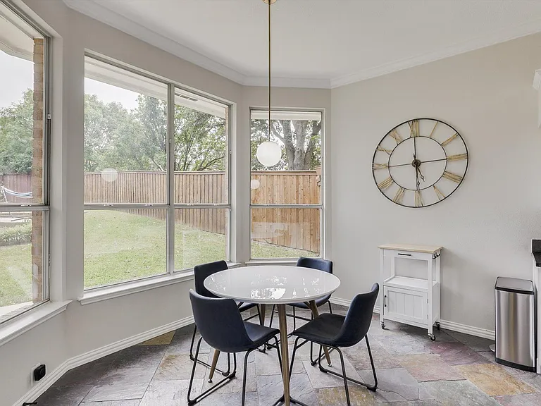 2313 Kingsley Dr — Photo 14