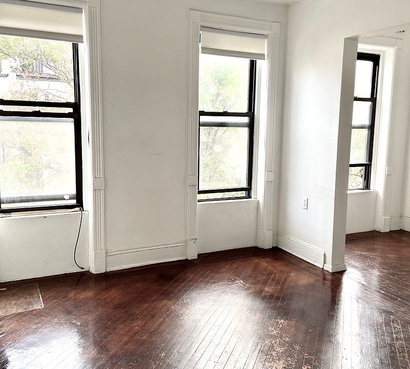 2nd image of 137 7th Ave APT 4R
