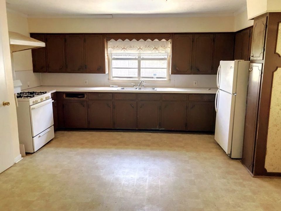 2nd image of 206 5th St