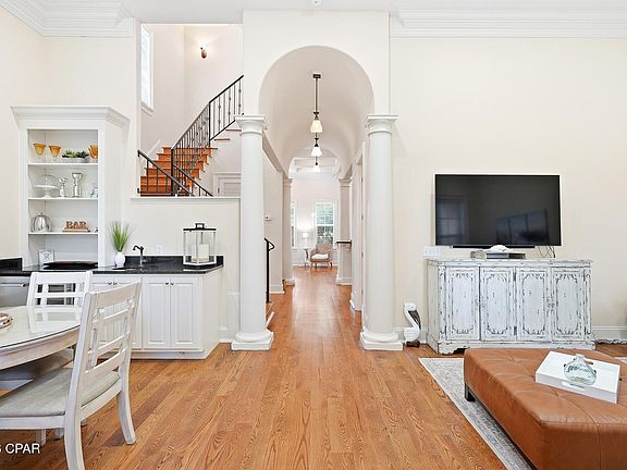 4th image of 156 Palmeira Way