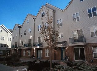 912 Fahrenbrook Ct APT 8, Madison, WI 53715