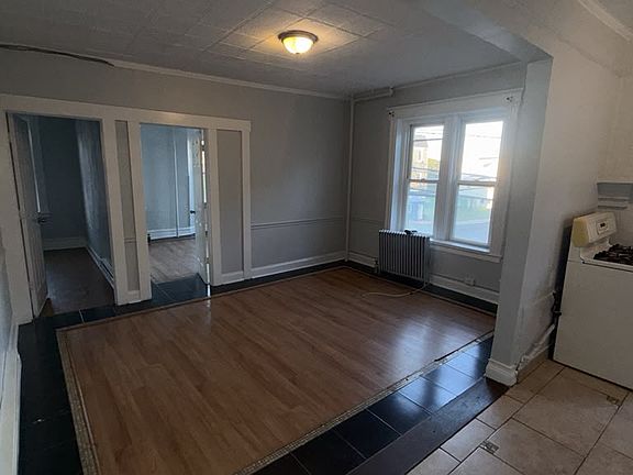 3rd image of 373 Fairmount Ave APT 3