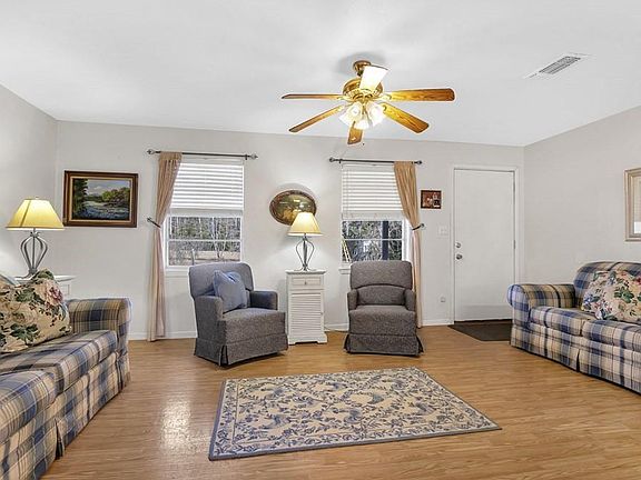 3rd image of 893 Capps Rd