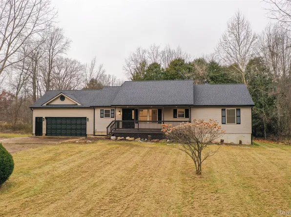 6649 McKibbon Rd, North Branch, MI 48461