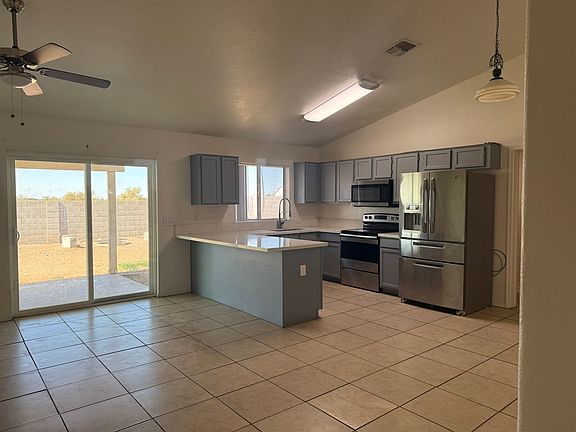 3rd image of 852 N Gila Verde