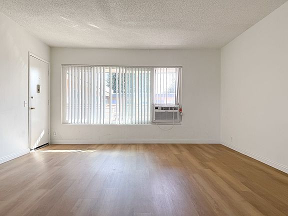 5th image of 13447 Burbank Blvd APT 12