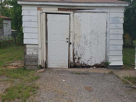 2nd image of 601 NE Carver St